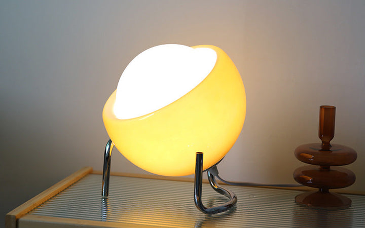 Lampe de table en verre texturé, design rétro pour une décoration de salon cosy.