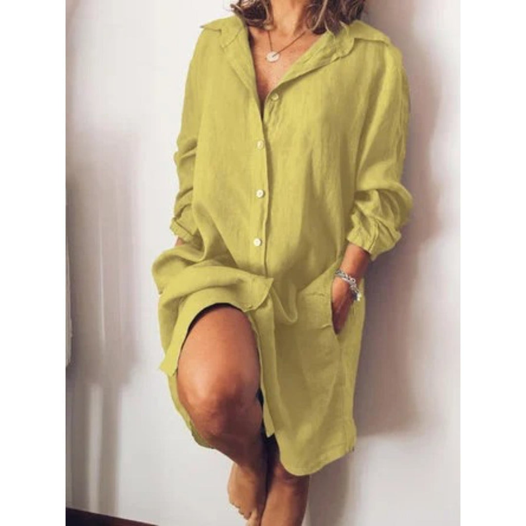 Blouse fluide estivale pour femme, élégante et confortable, parfaite pour les jours ensoleillés d'été.