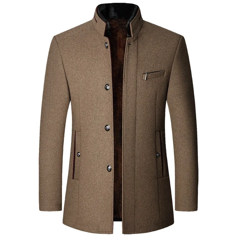 Manteau homme boutonné élégant, coupe ajustée, style intemporel pour look sophistiqué. Mode masculine.
