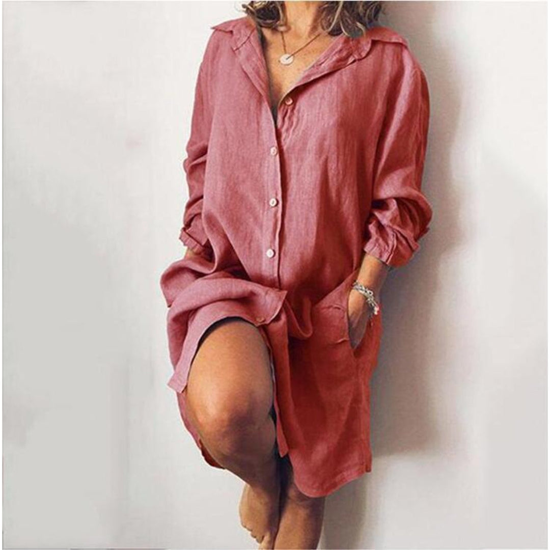 Chemisier estival fluide, tendance et polyvalent, idéal pour toutes les occasions estivales féminines.