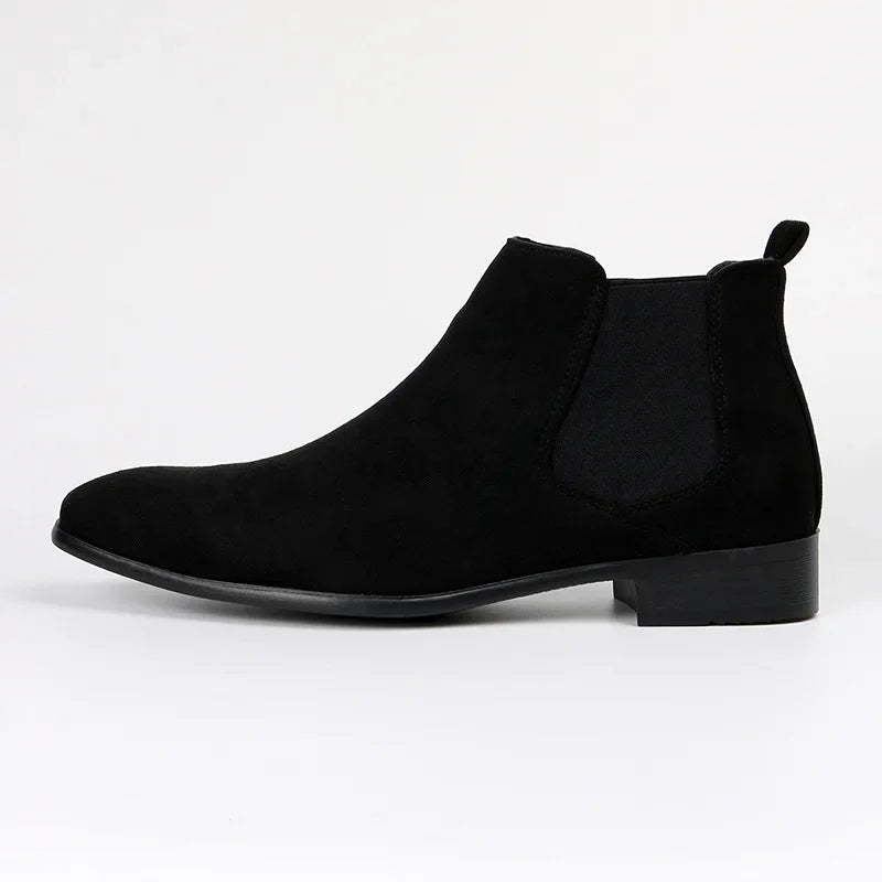 Bottines Chelsea homme, design épuré, bout pointu, confortables et enfilage facile pour un look raffiné.
