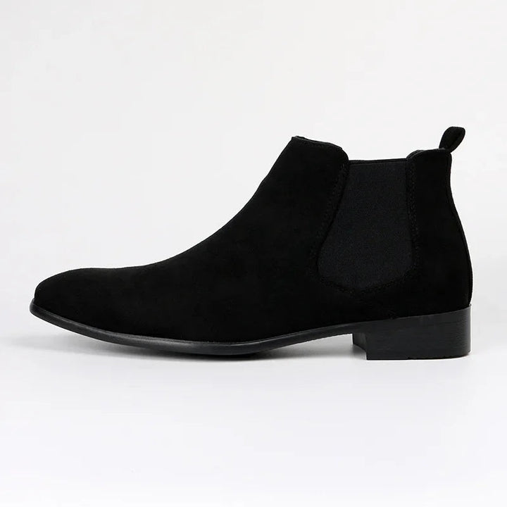 Bottines Chelsea homme, design épuré, bout pointu, confortables et enfilage facile pour un look raffiné.