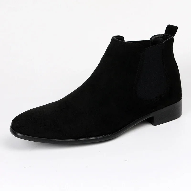 Bottines Chelsea homme noires à bout pointu, style classique et élégant, pour un look mode hivernal chic.