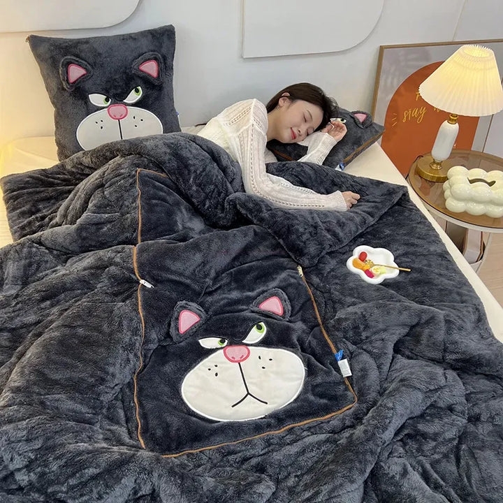 Couverture en polyester ultra-doux, facile d'entretien et lavable, pour un confort chaleureux au quotidien.