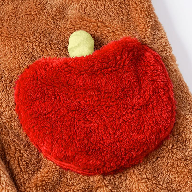 Découvrez le pyjama femme rouge, motif panda kawaii, parfait pour une ambiance douillette et ludique.