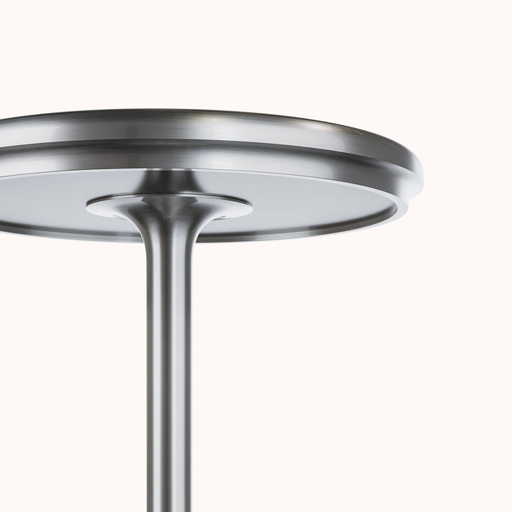 Illuminez votre intérieur/extérieur avec cette lampe de table LED sans fil rechargeable, design et portable.