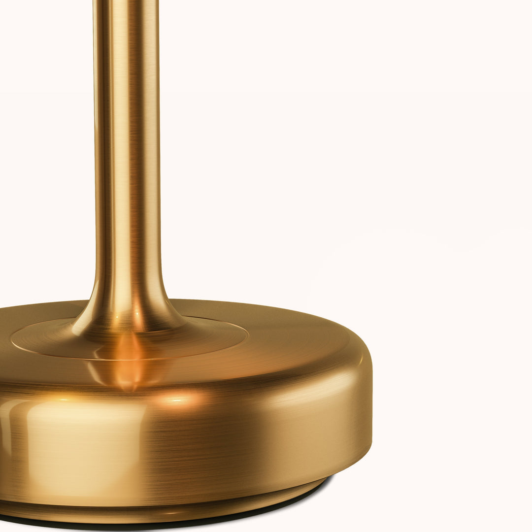 Lampe de table LED compacte et sans fil, rechargeable, offre un éclairage d'ambiance élégant intérieur/extérieur.