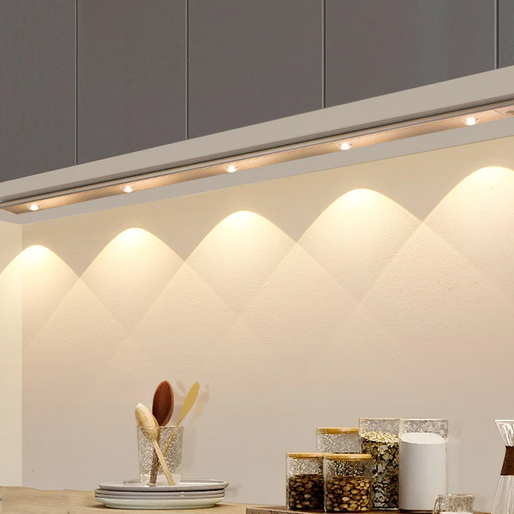Éclairage mural LED sans fil avec détecteur de mouvement, parfait pour couloir, escalier ou placard.