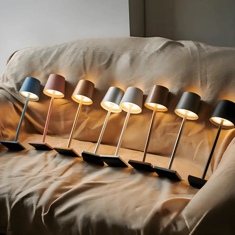 Lampe de table LED sans fil rechargeable, idéale intérieur/extérieur, design aluminium.