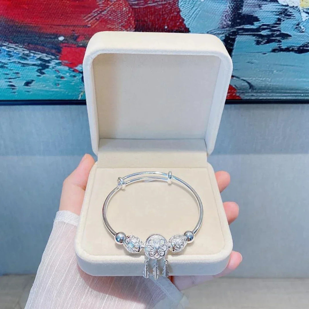 Bracelet attrape-rêves élégant pour femme en argent 925, design raffiné et intemporel.