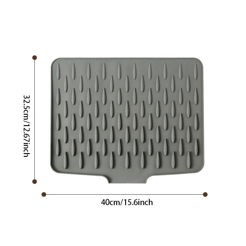 Protection de comptoir de cuisine verte avec drainage rapide. Idéale pour éponges et accessoires.