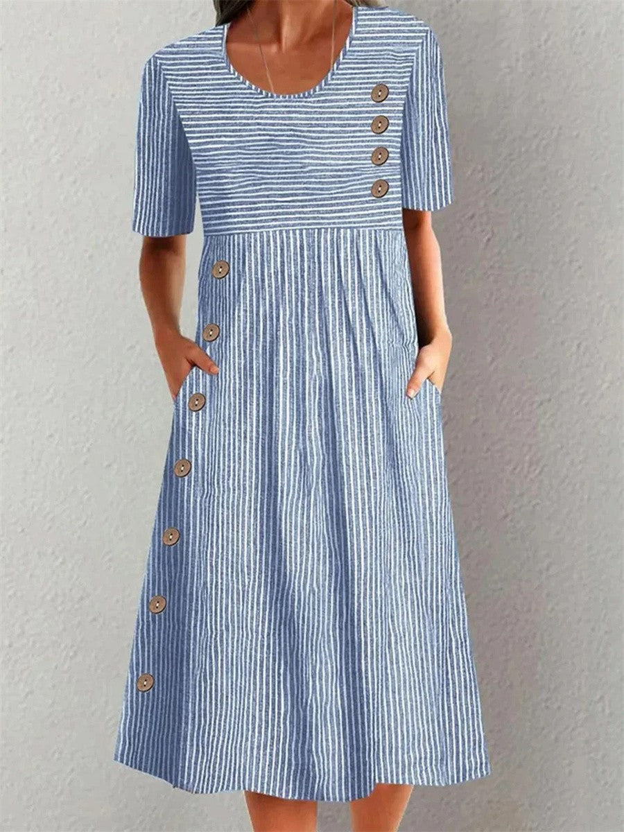 Robe d'été rayée élégante pour femmes. Style décontracté et confortable, parfaite pour les vacances en mode.