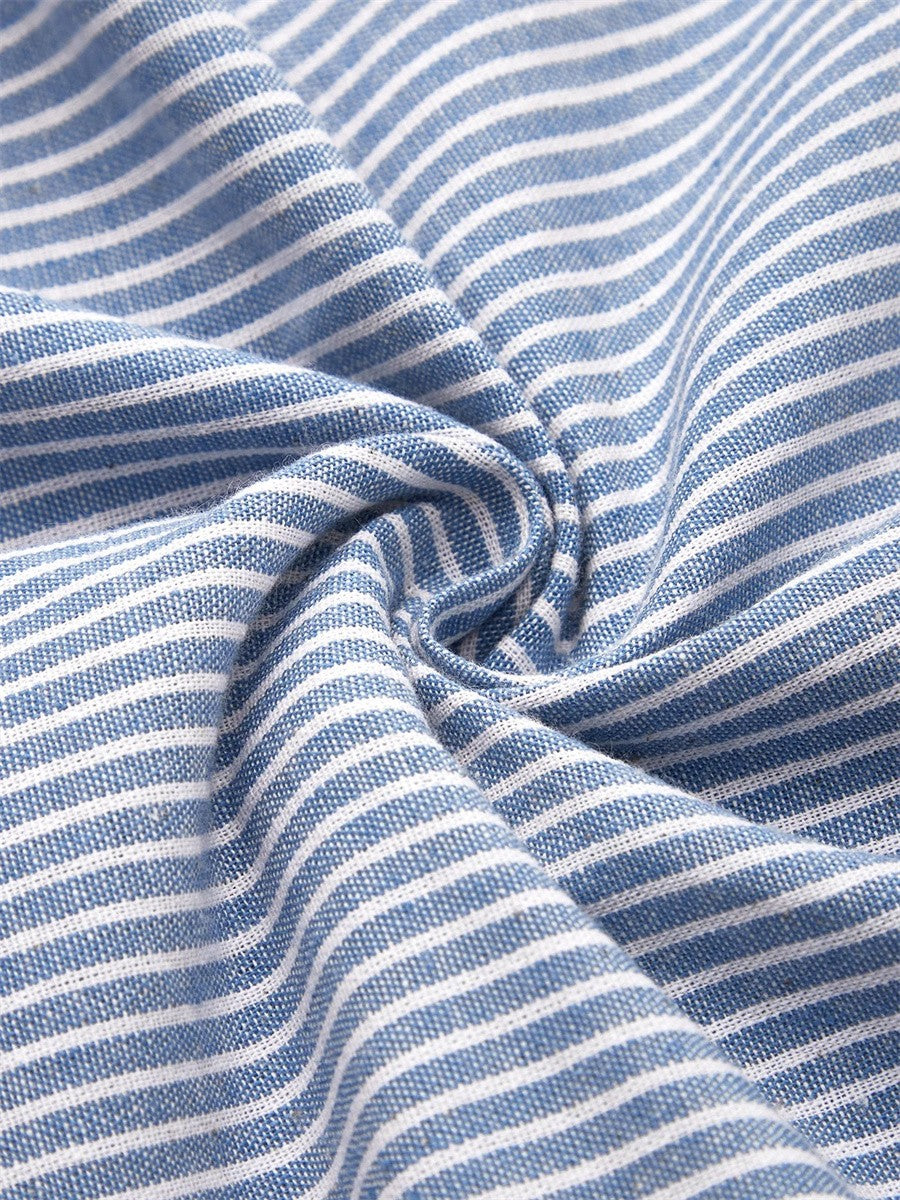 Magnifique robe midi rayée pour femmes, alliant confort et élégance estivale. Idéale pour un look décontracté chic.