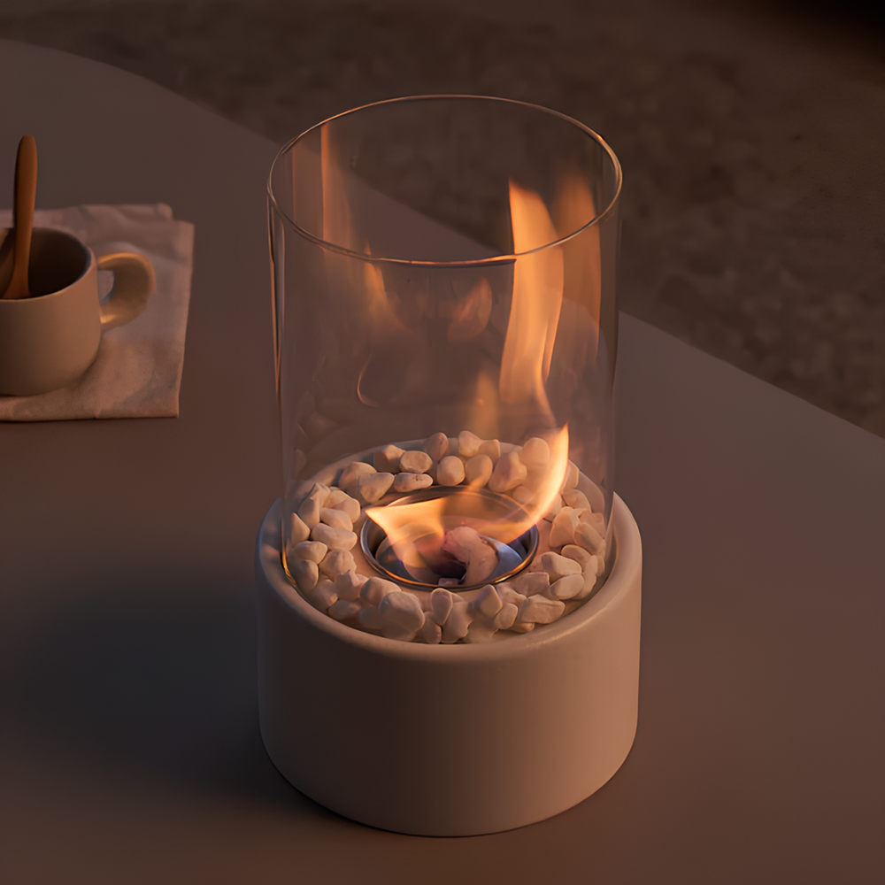Belle lampe à huile décorative, flamme douce créant une chaleur conviviale à la maison.