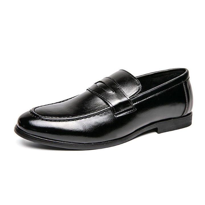 Mocassins classiques et confortables pour hommes, idéaux pour un style professionnel ou formel, disponibles en noir ou café.