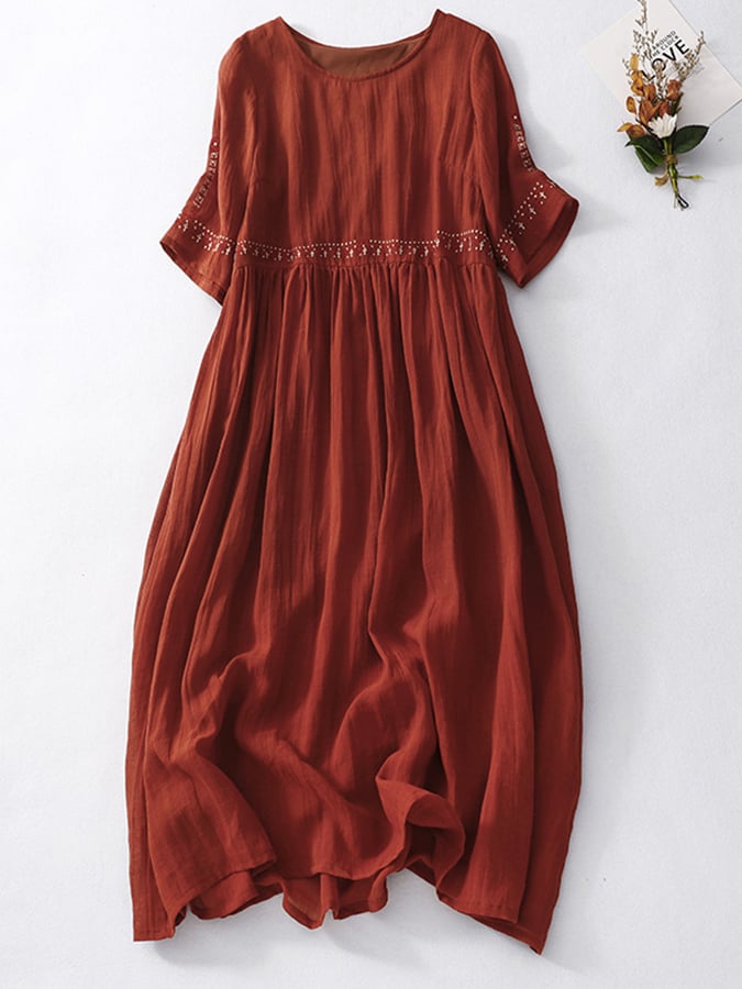Robe maxi brodée pour femmes, style été plage, alliant confort décontracté et touche élégante.