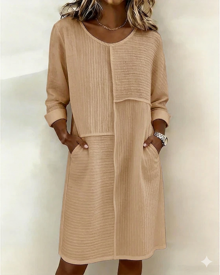 Robe femme minimaliste chic en coton lin texturé fluide. Confort et élégance intemporelle pour le printemps-été.