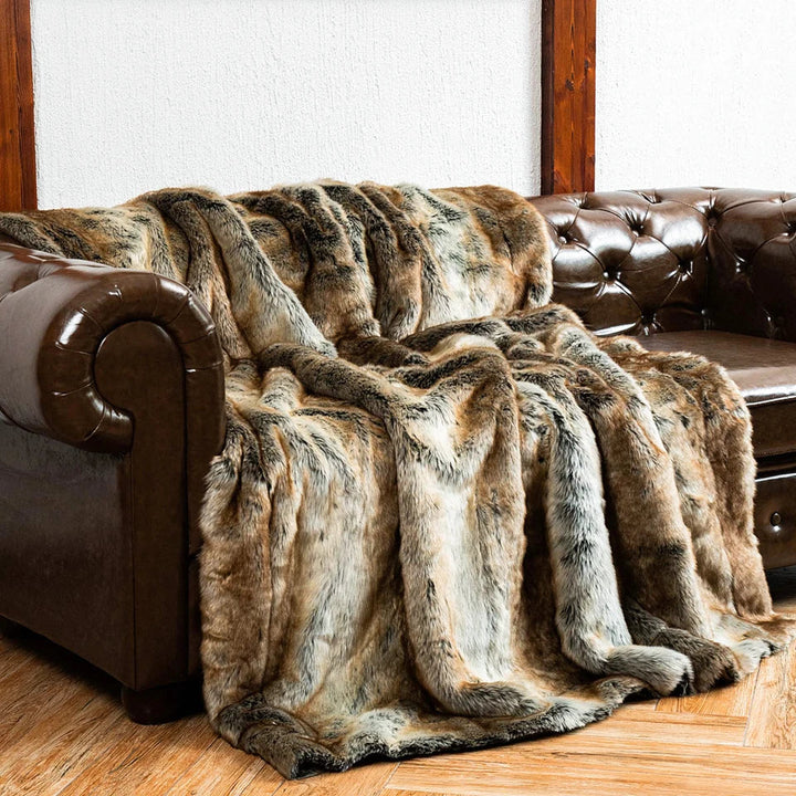 Couverture moelleuse en fausse fourrure blanche pour lit, idéale pour l'hiver, douceur et style.