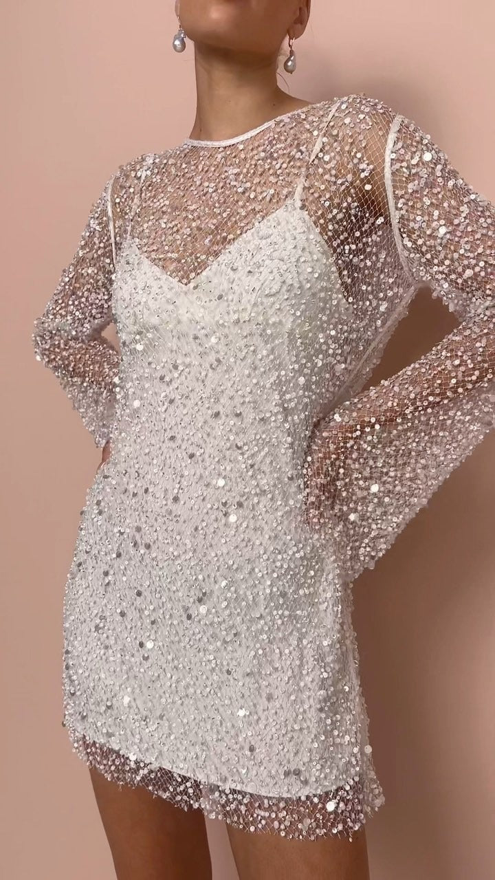 Robe d'hiver élégante pour femme, style chic et confortable. Idéale pour soirées ou quotidien.