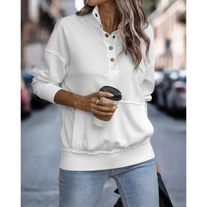 Pull femme chic avec boutons décoratifs pour l'hiver, manches longues. Parfait pour une tenue élégante ou décontractée.