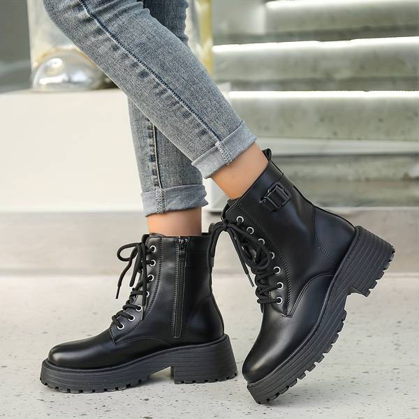 Paire de bottes d'hiver pour femmes, élégantes et très confortables. Idéales pour un style chic et moderne.