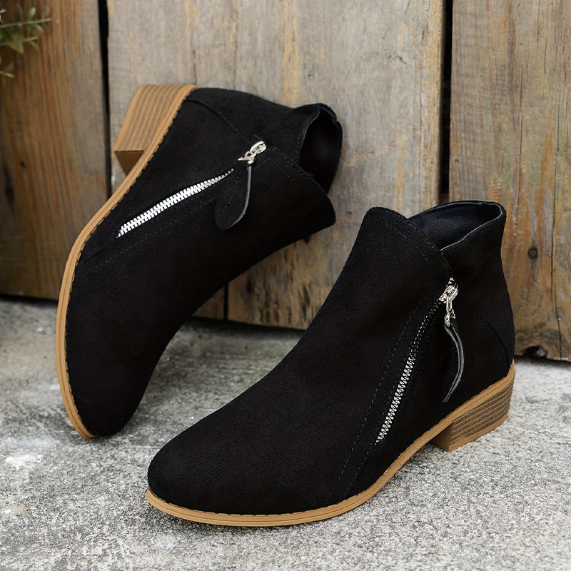Élégantes bottines d'hiver pour femme, design moderne, soutien plantaire intégré.