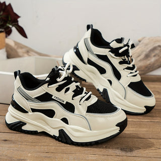 Sneakers Romi pour femmes, avec semelle épaisse assurant un confort supérieur et un style urbain décontracté.