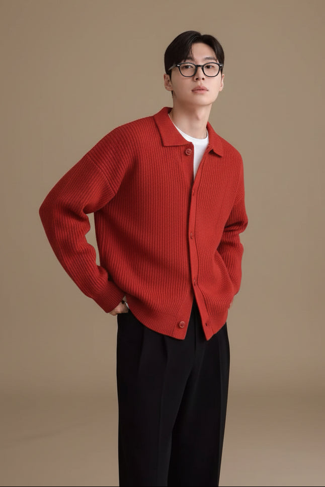 Cardigan homme chaud et doux pour l'hiver, coupe ample et élégante. Boutons discrets, style moderne.