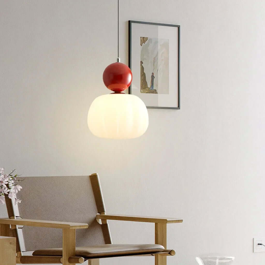 Luminaire élégant Art Déco crème, suspension de plafond moderne et stylée.
