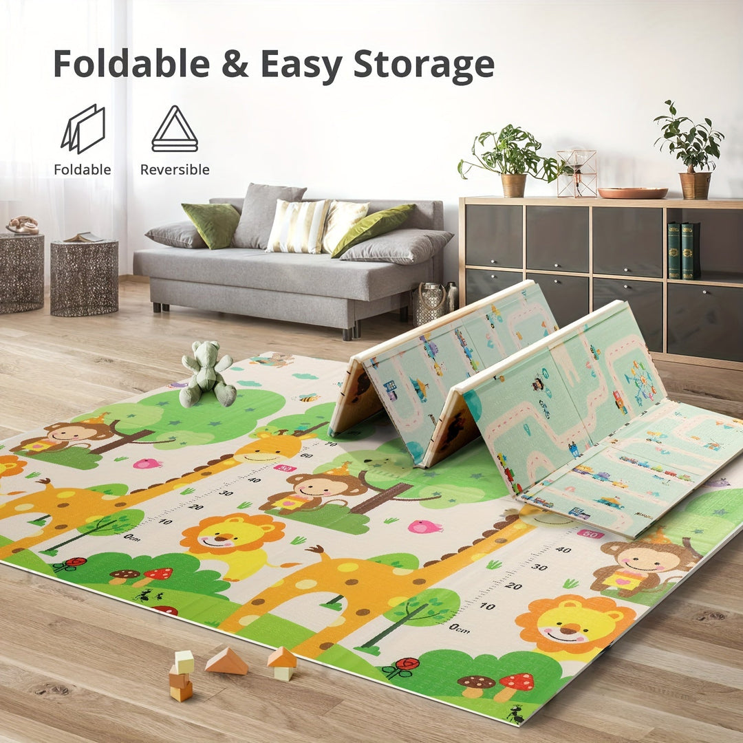 Bébé sur tapis de jeu éducatif, découvre animaux sauvages et flore. Parfait pour stimulation et croissance en toute sécurité.