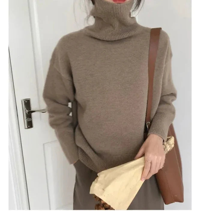 Pull femme matelassé col roulé, tendance et confortable pour affronter le froid avec style. Mode hiver.