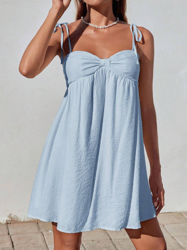 Robe femme mini chic et confortable, coupe ample pour style décontracté. Tenue élégante d'été sans effort.