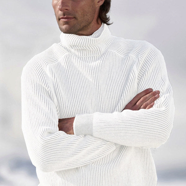 Vêtement homme intemporel : pull col roulé chic, tricoté, pour un style polyvalent en automne-hiver.