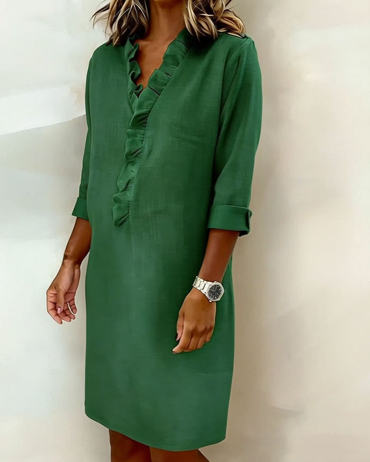 Robe d'été femme, col V, volants, coupe droite pour un style frais et chic.