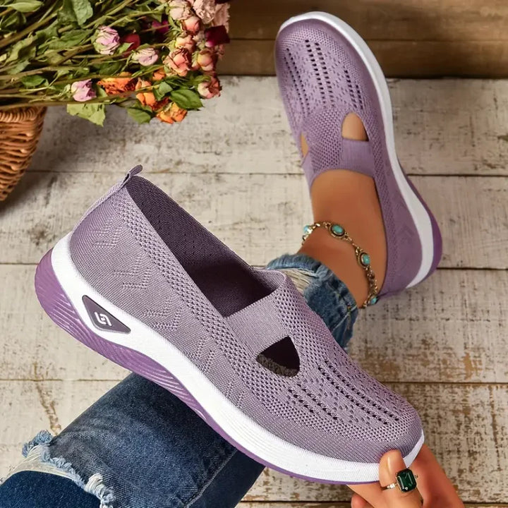 Paire de chaussures femme confortables slip-on, légères et respirantes, pour un style décontracté quotidien.