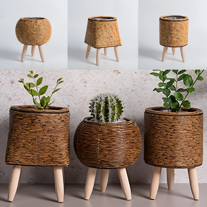 Pot décoratif design naturel en rotin synthétique, pieds bois, parfait pour une maison moderne.