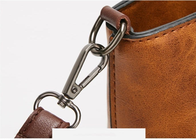 Sac bandoulière polyvalent en cuir PU gris, élégant pour le bureau ou une sortie décontractée.