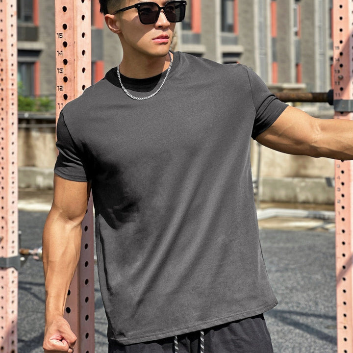 T-shirt sport homme ample et polyvalent, idéal pour l'entraînement, le fitness et le quotidien.