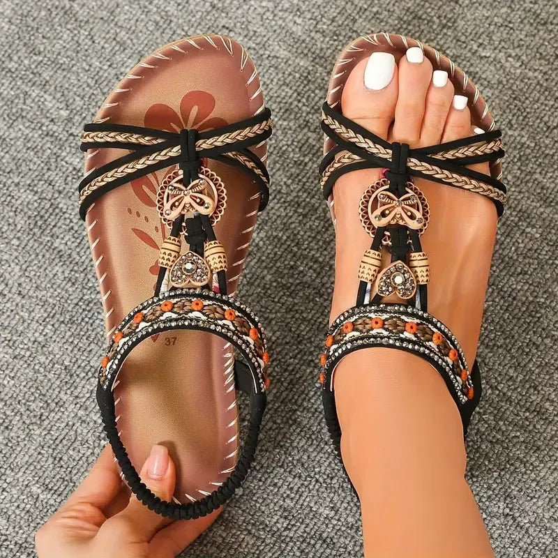 Sandales femme confortables pour l'été. Design bohème avec strass, idéales pour vacances et usage casual chic.