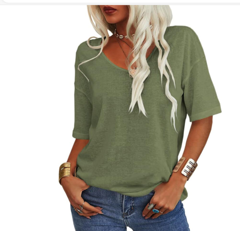 T-shirt femme ample et confortable, parfait pour les journées d'été. Style décontracté léger.