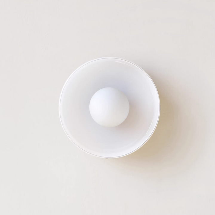 Plafonnier LED rond, lumière moderne et économe, parfait pour la cuisine.