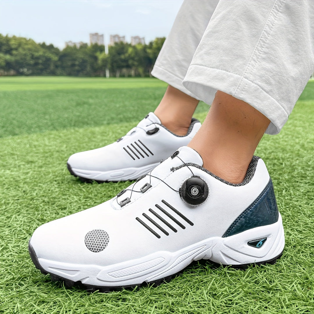 Chaussures de golf légères pour hommes, favorisant l'agilité, avec soutien et laçage rotatif pour une stabilité accrue.