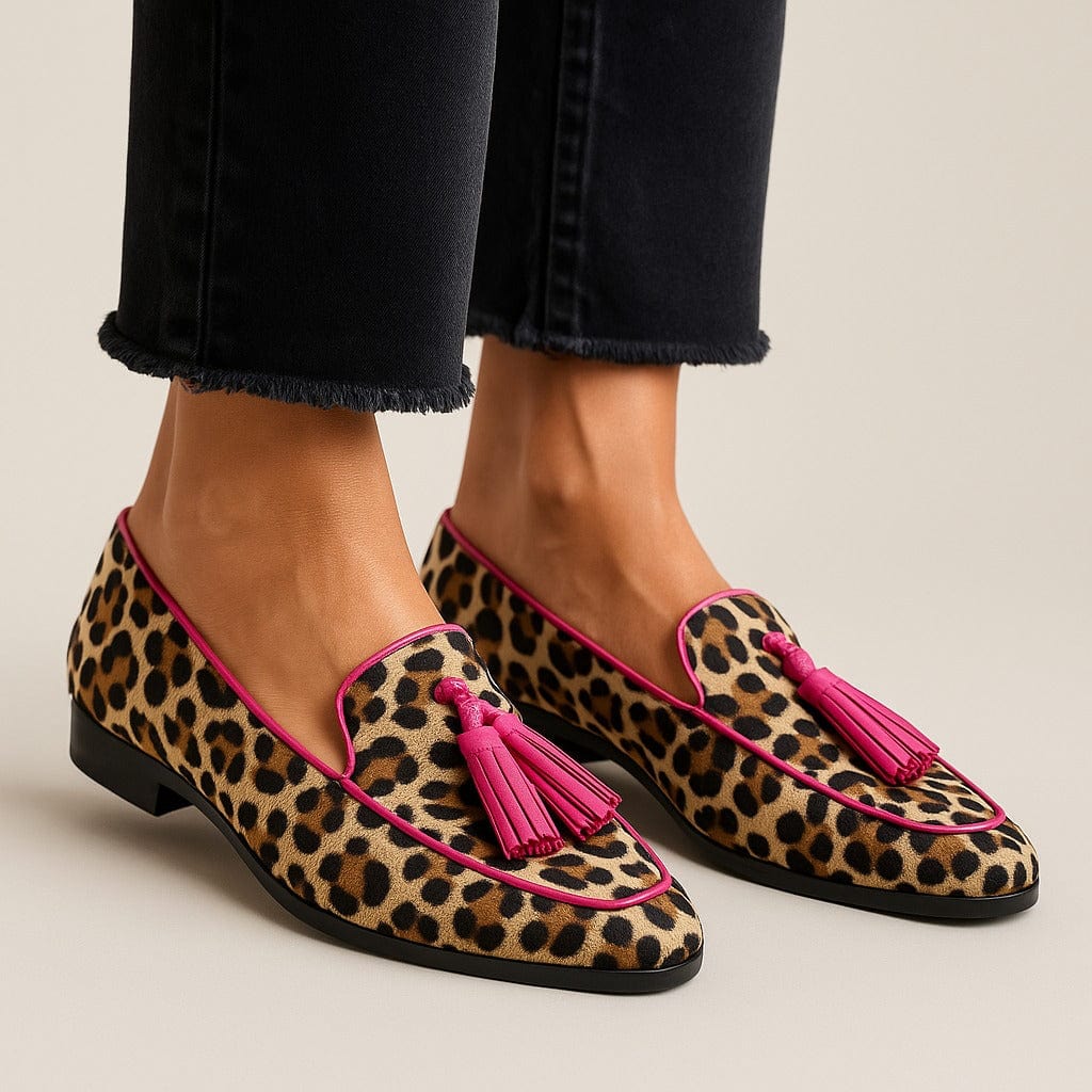 Chaussons Liora femme confortables à franges et motif animalier. Pantoufles d'intérieur tendance et douillettes.