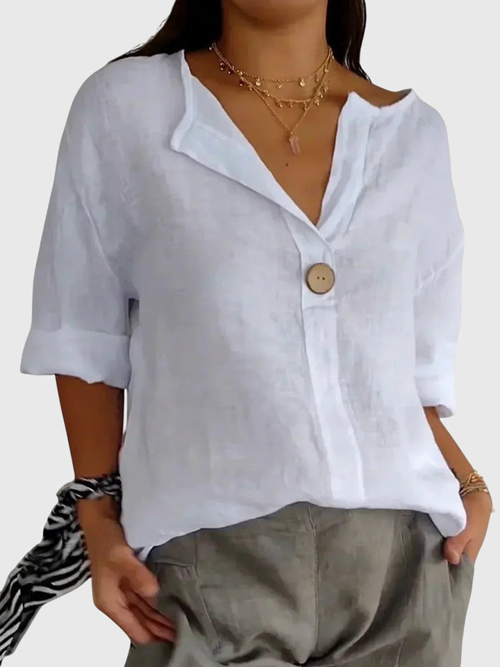 Chemisier femme élégant et polyvalent. Blouse fluide, idéale pour le bureau ou une sortie décontractée en été.