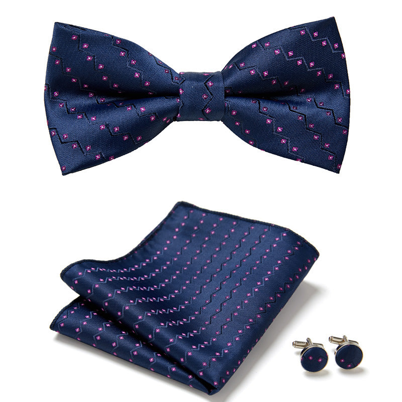 Set d'accessoires homme raffiné : nœud papillon, pochette, boutons de manchette pour événements.