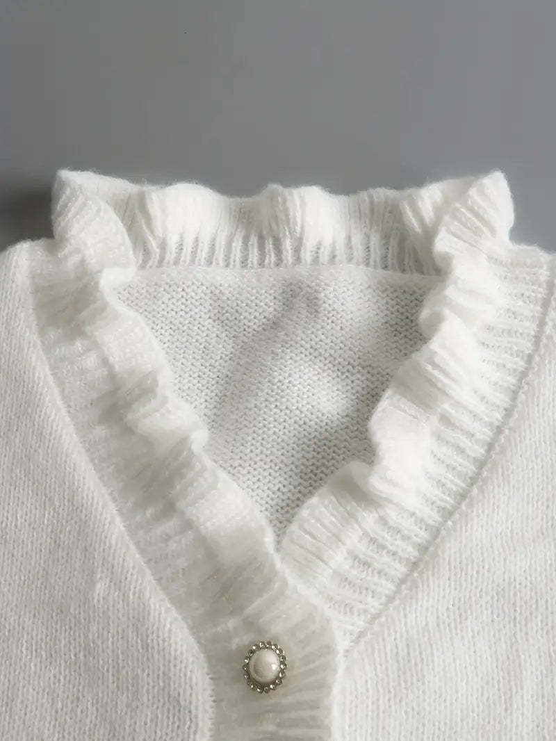 Pull élégant et doux pour femme en blanc. Confortable et à la mode, parfait pour le style français automnal.