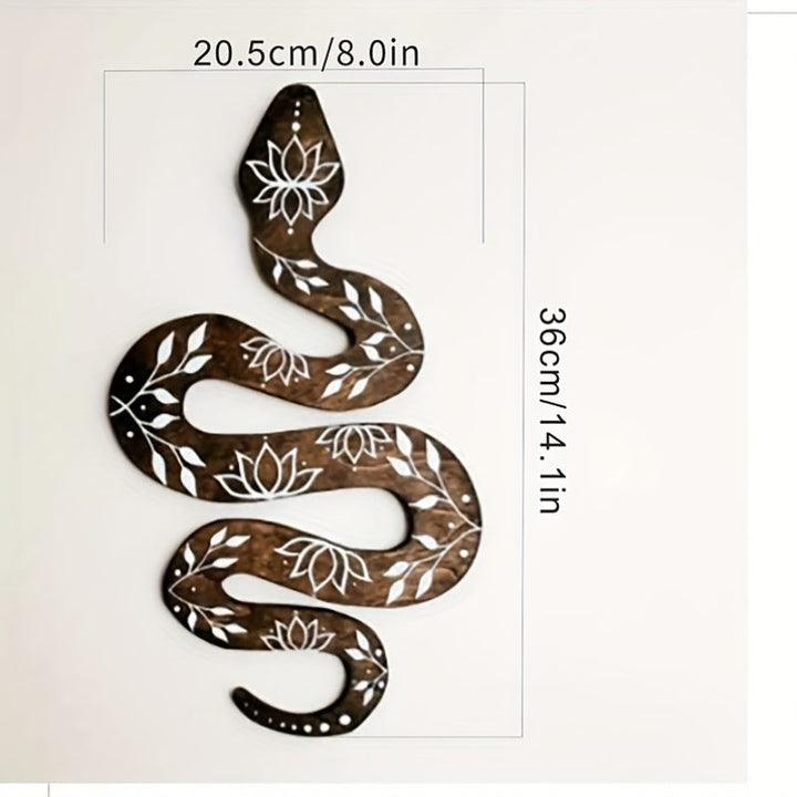 Décoration intérieure serpent bohème en bois sculpté, symbole spirituel et zen pour un intérieur unique.