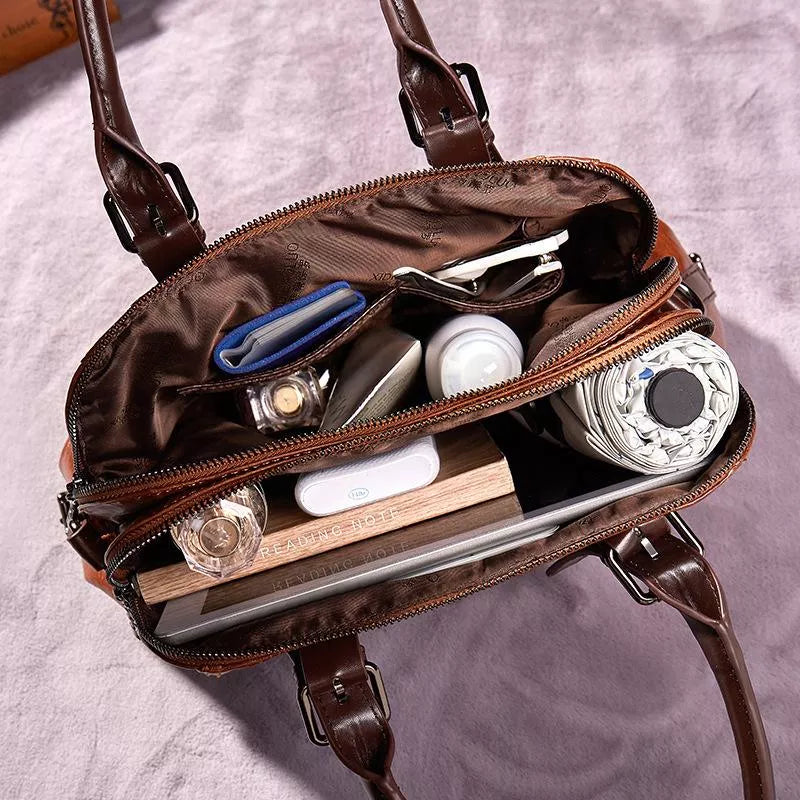 Sac à main vert chic et rétro pour femmes, design intemporel. Un accessoire élégant pour la mode.