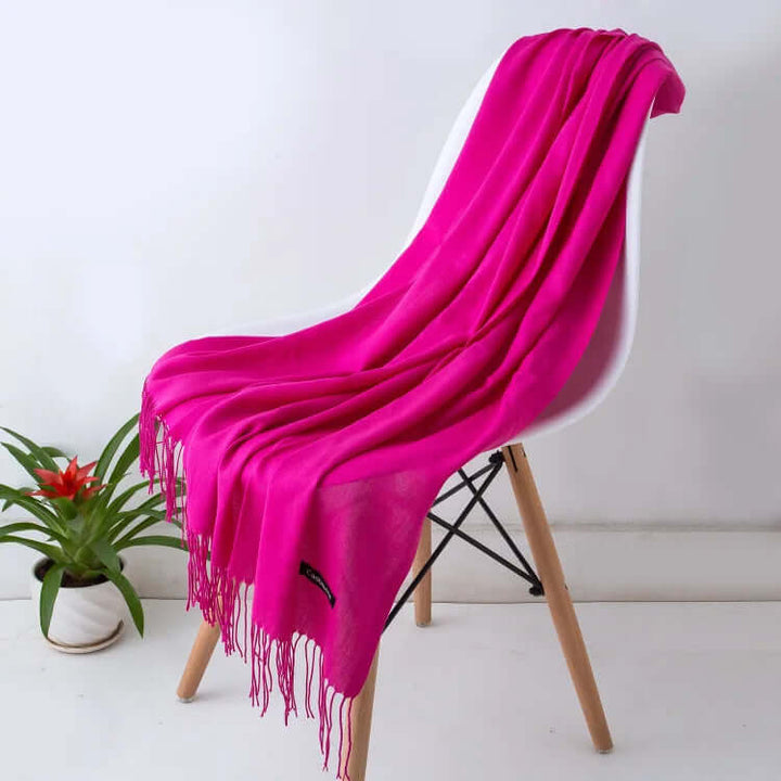 Écharpe femme élégante, douce, parfaite pour un style féminin sophistiqué et intemporel.