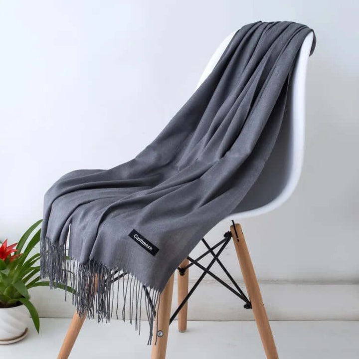 Écharpe femme élégante et douce, pour une touche de chaleur légère et de grand style.